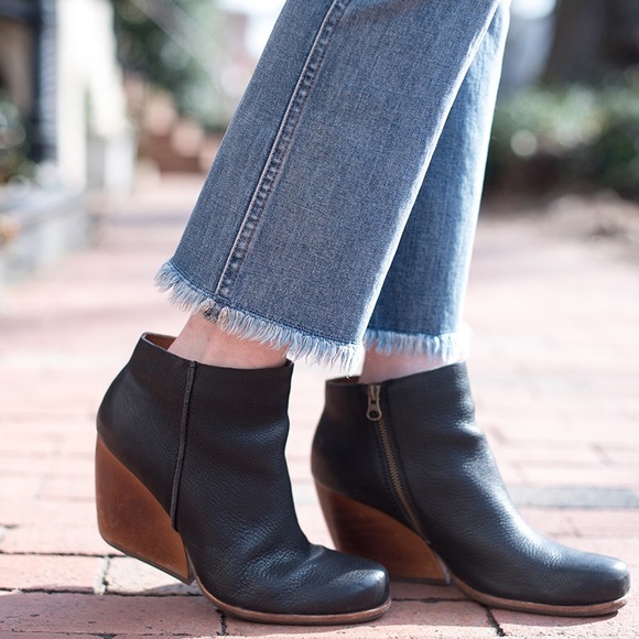 Madewell 10” High Riser Demi Boot Frayed Hem Jeans - Picture 6 of 16